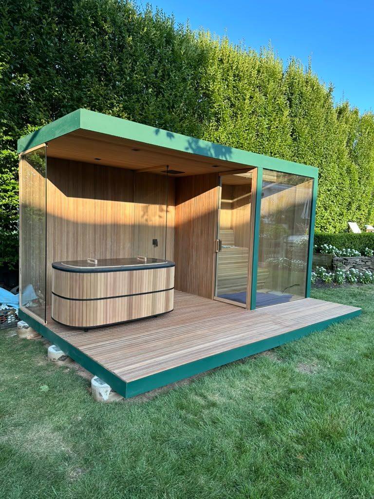 Outdoor integration: cold plunge and sauna built as one contrast-therapy circuit on a deck